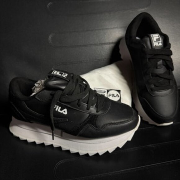 Fila Platform Sneakers - Size 6 - New In Box - Picture 1 of 10